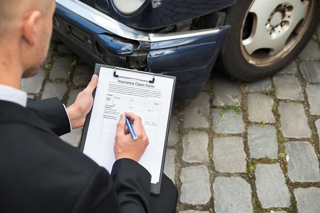 Benefits of Hiring a Lawyer for Car Insurance Claims